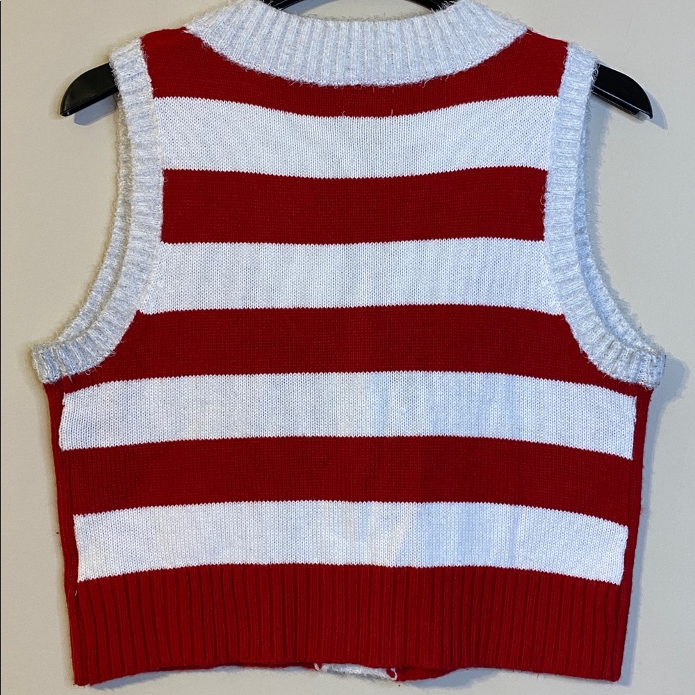 Major Label Group Holiday Red and White Vest with Gingerbread Design Size M - Picture 3 of 9